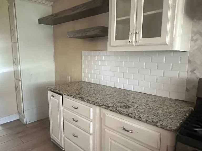 1112 E Alan Ave — Photo 2
