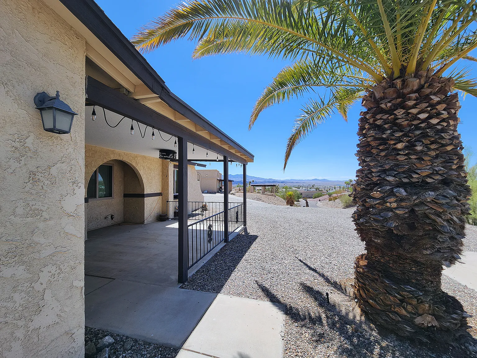 Charming 3-Bedroom Home with Scenic Lake Views and Serene Outdoor Spac — Photo 3