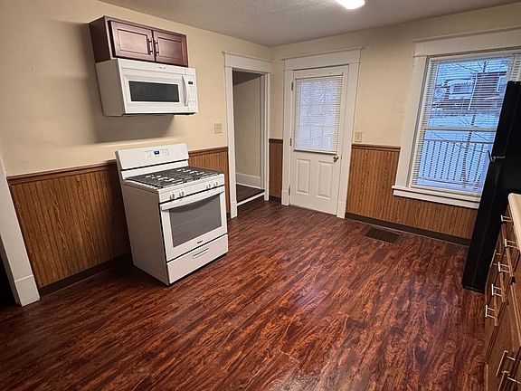 5th image of 100 Smithsonian St