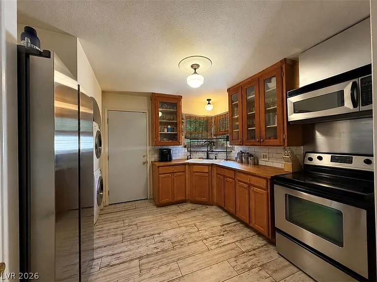 1037 Bracken Ave — Photo 17