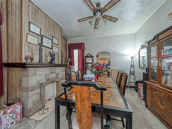4th image of 133 Carver St