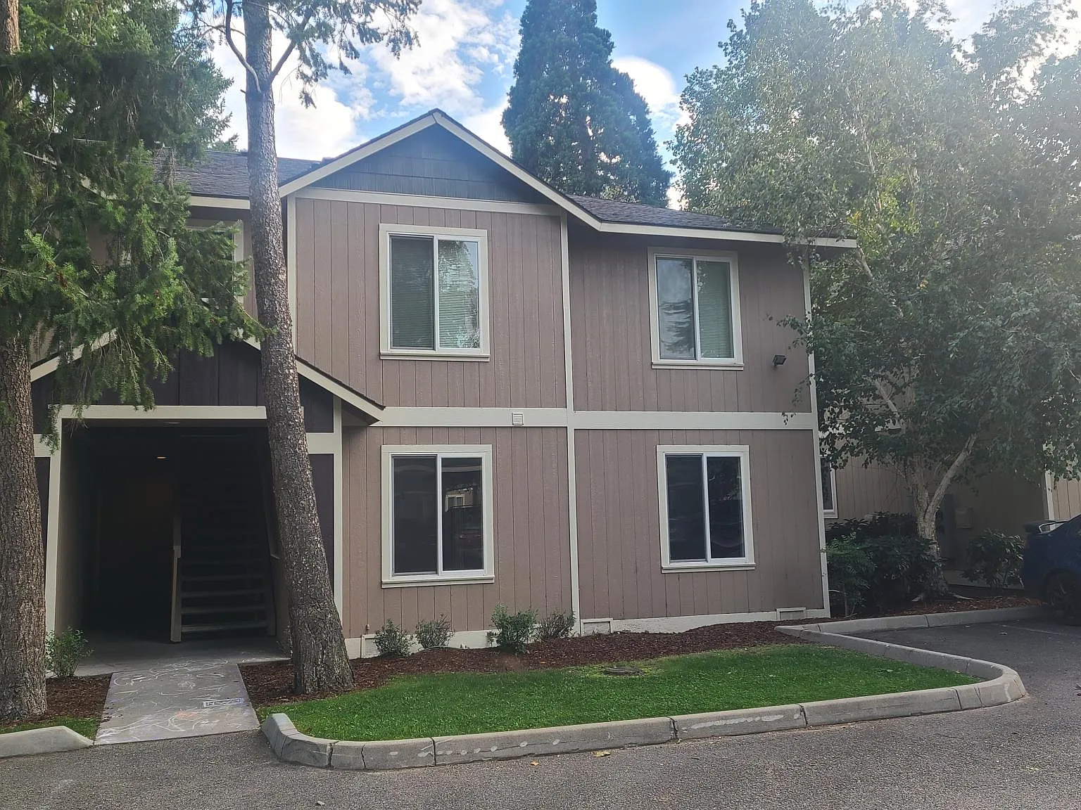 3 bed, 1200 sqft, $2,150 — Photo 3