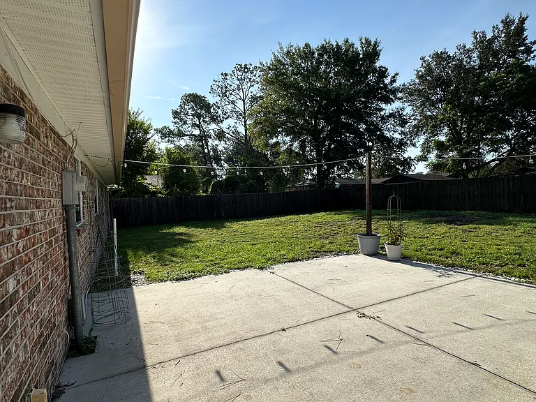1661 Bartlett Ave — Photo 32