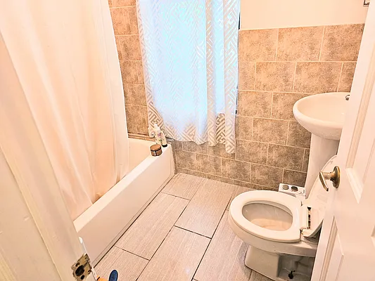 Rented by Virtual Real Estate | media 20