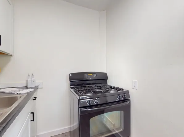 Cottage Grove Corner, 2650 Cottage Grove Ave #6, Des Moines, IA 50311