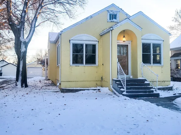 211 Fenton Ave, Grand Forks, ND 58203