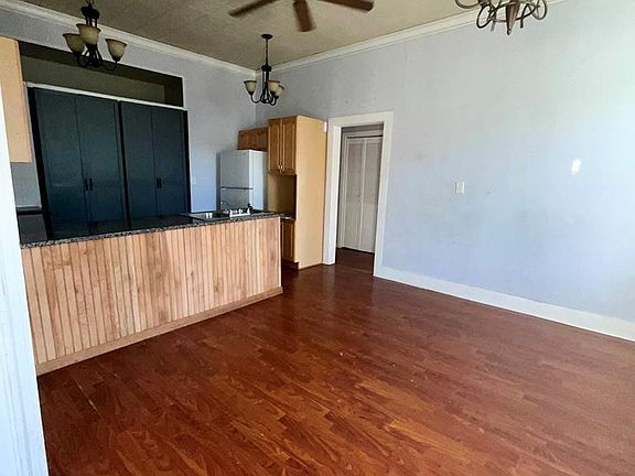 5th image of 709 N Jefferson