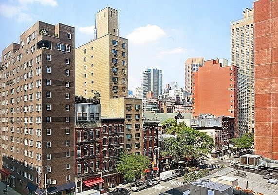 1st image of 200 E 27th St APT 7G