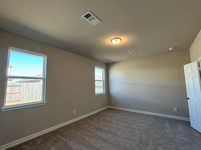 2913 Cliff Ridge Ln — Photo 13