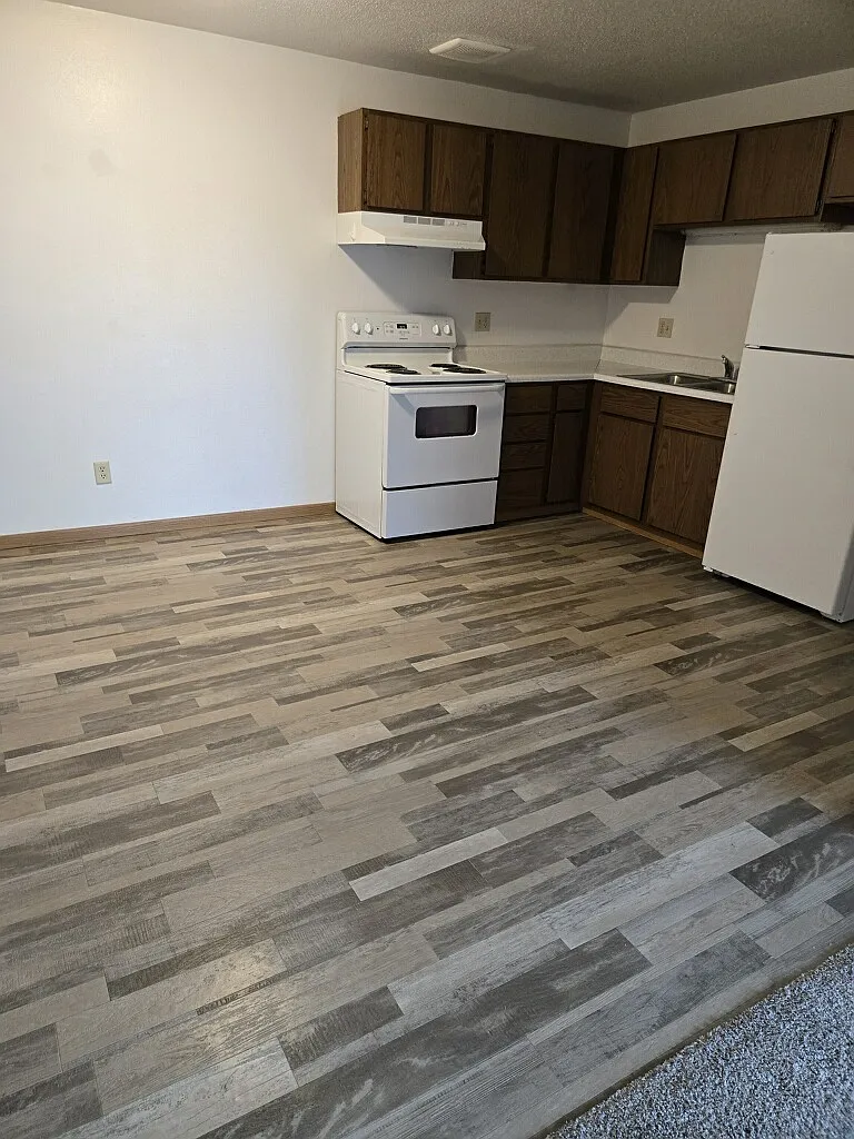2 bed, 750 sqft, $850 — Photo 2