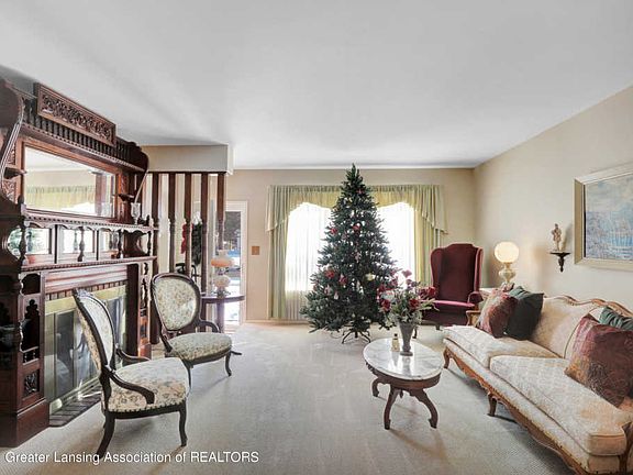 4th image of 1048 Blanchette Dr