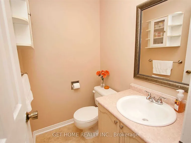1310 Charter Cres — Photo 23