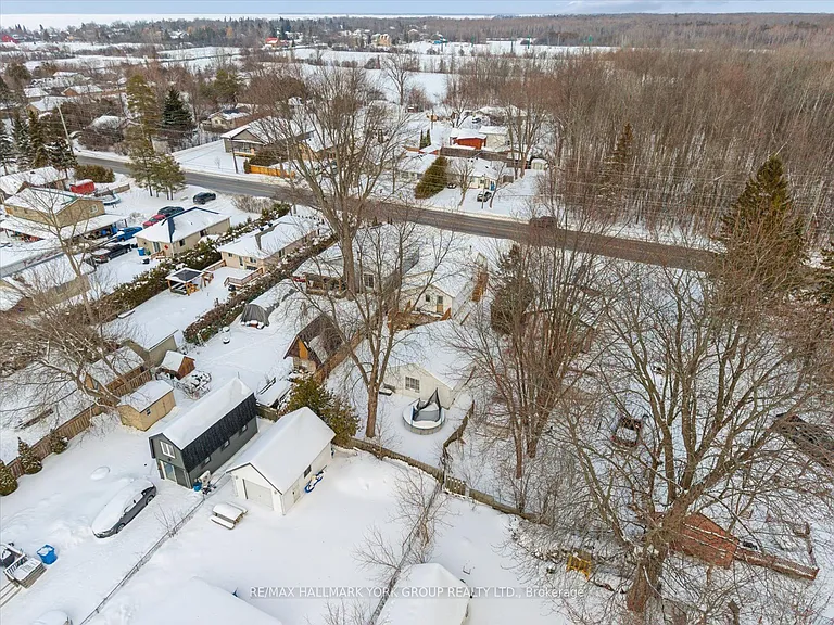 27008 Kennedy Rd #UPPER — Photo 32