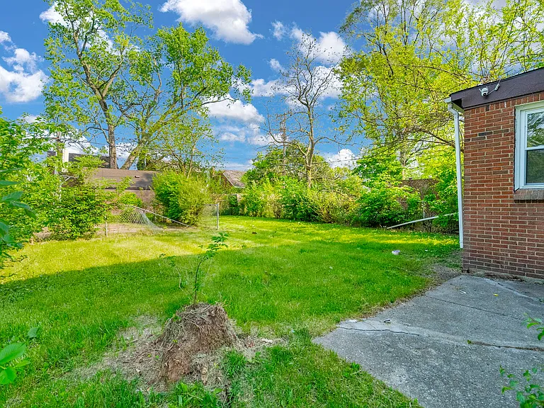 10470 Roxbury St — Photo 25