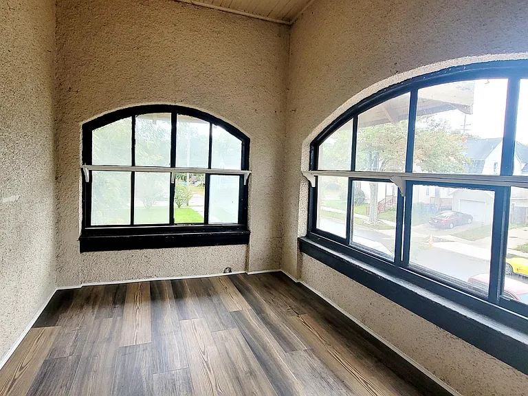 3 season room