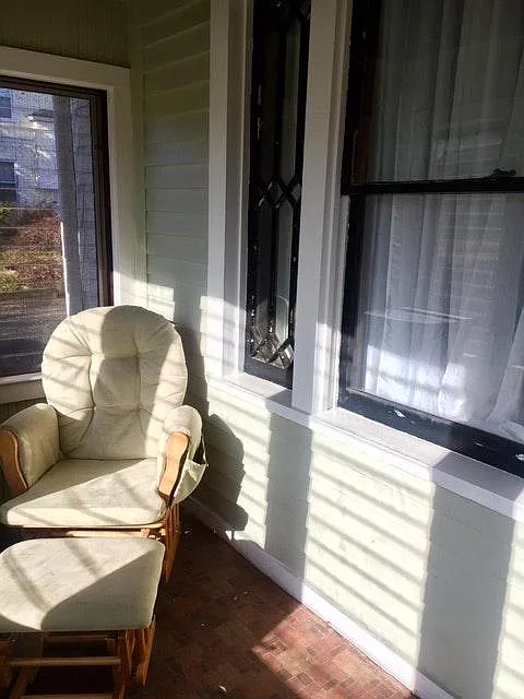 1 bed, 1050 sqft, $1,300 — Photo 3