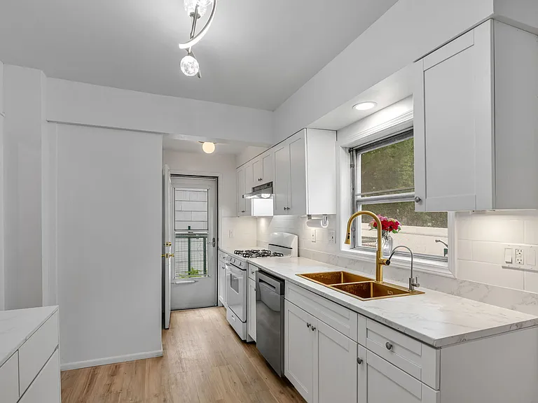 133 Highwood Ave — Photo 16