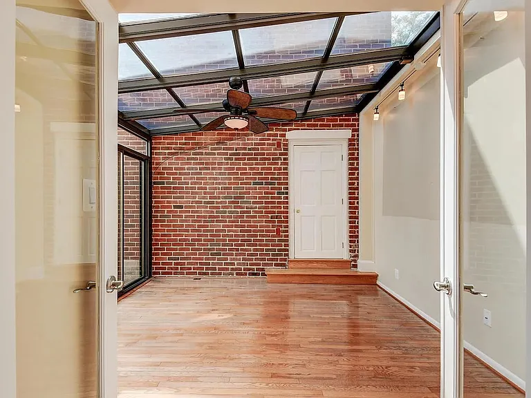 100 W Barre St — Photo 11