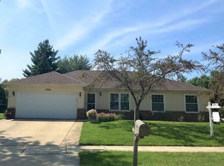 1300 Auburn Ave, Naperville, IL 60565