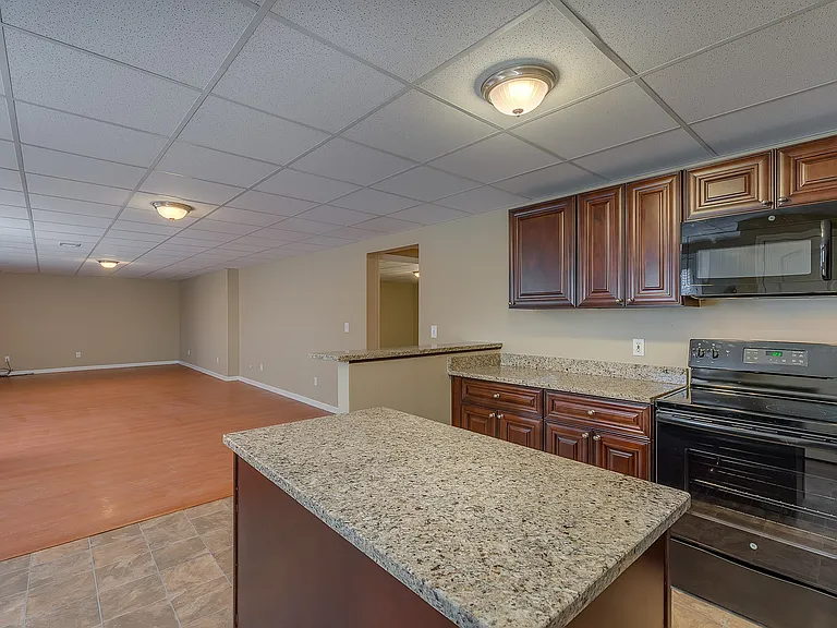 8675 Copperridge Dr — Photo 32
