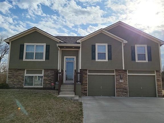 2nd image of 1405 NE Amanda Jean Way