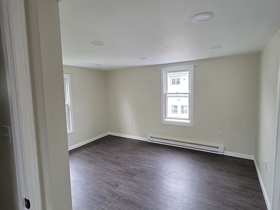 4th image of 46 Hoag Ave #3