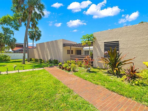 2nd image of 909 Big Pine Way #909