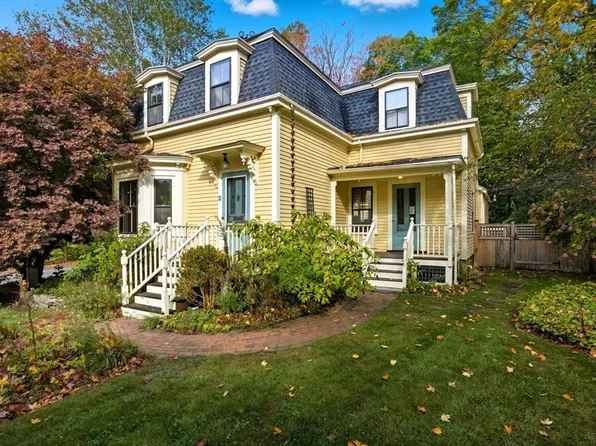 52 Bow St, Concord, MA 01742