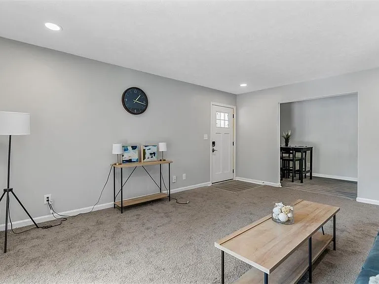 1701 Hawthorne Ave #12 — Photo 6