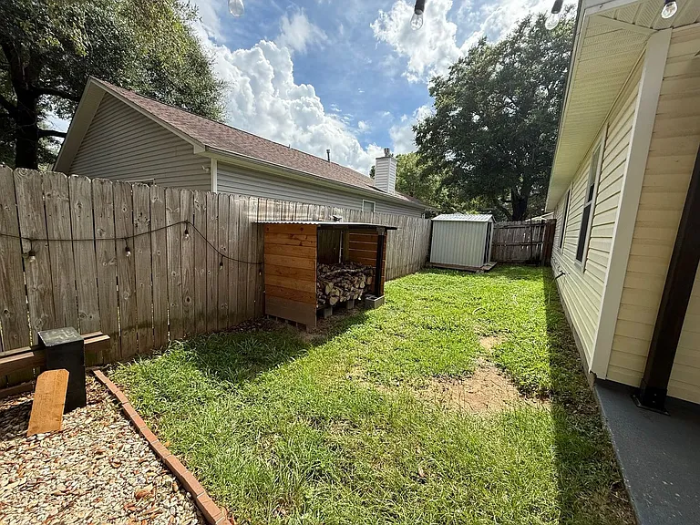 1046 Simpson St — Photo 24