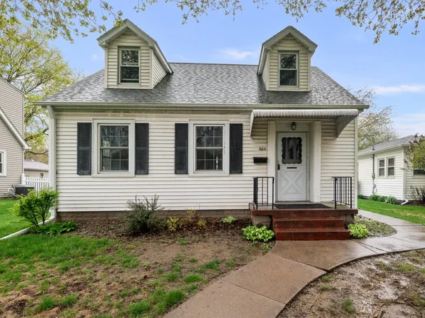 925 24th St, Moline, IL 61265