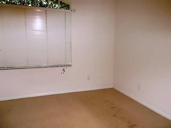 5th image of 1580 Lacosta Dr W