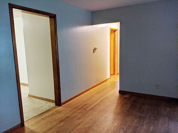 3rd image of 208 S Hillsdale Ct #1