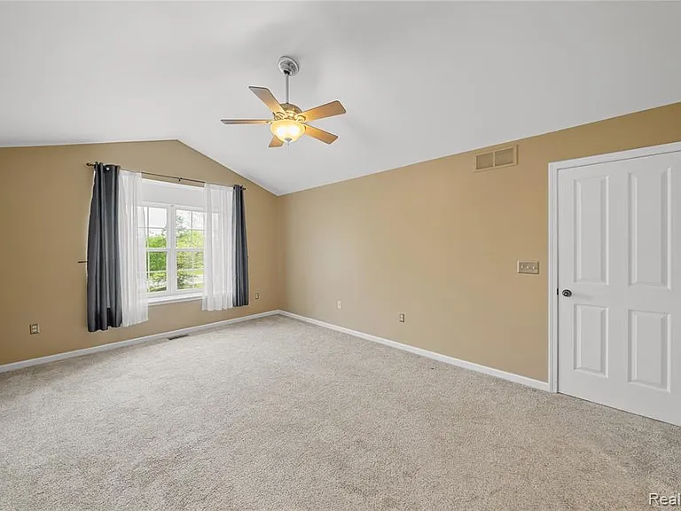 47408 Pembroke Dr — Photo 22