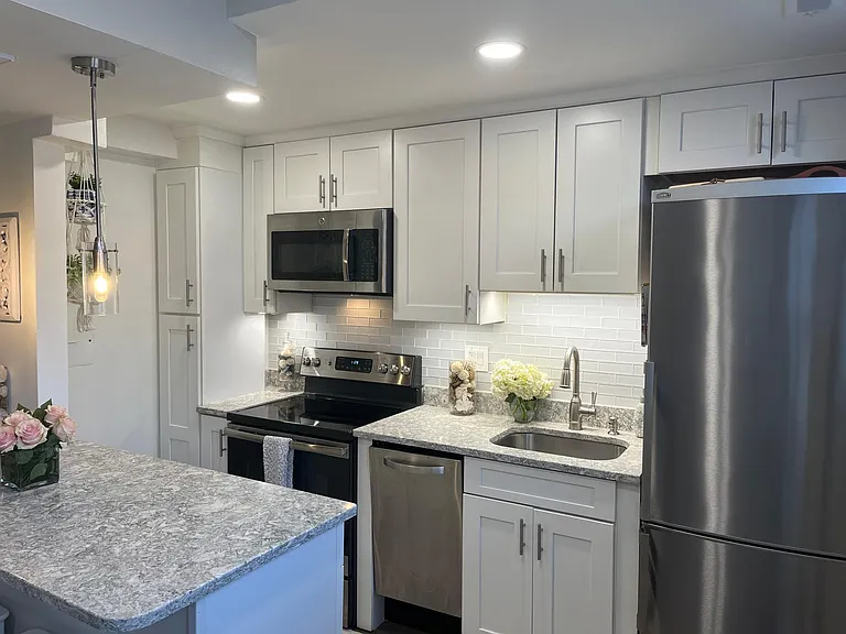 1812 N Queens Ln #217 — Photo 8