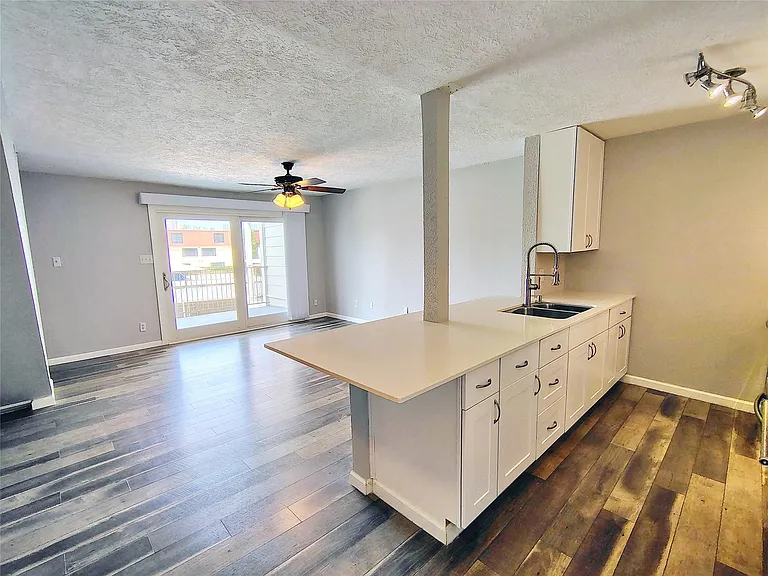 205 Yacht Club Ln #205 — Photo 6