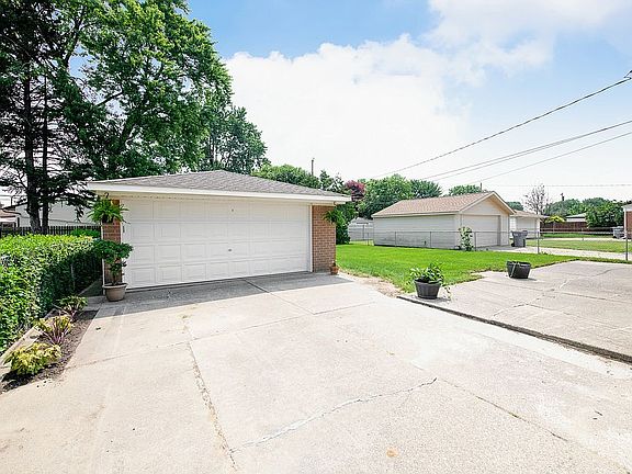 3rd image of 30632 Roan Dr