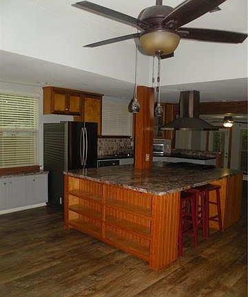 4th image of 555 S 5th St
