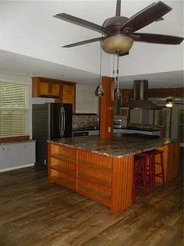 555 S 5th St — Photo 4