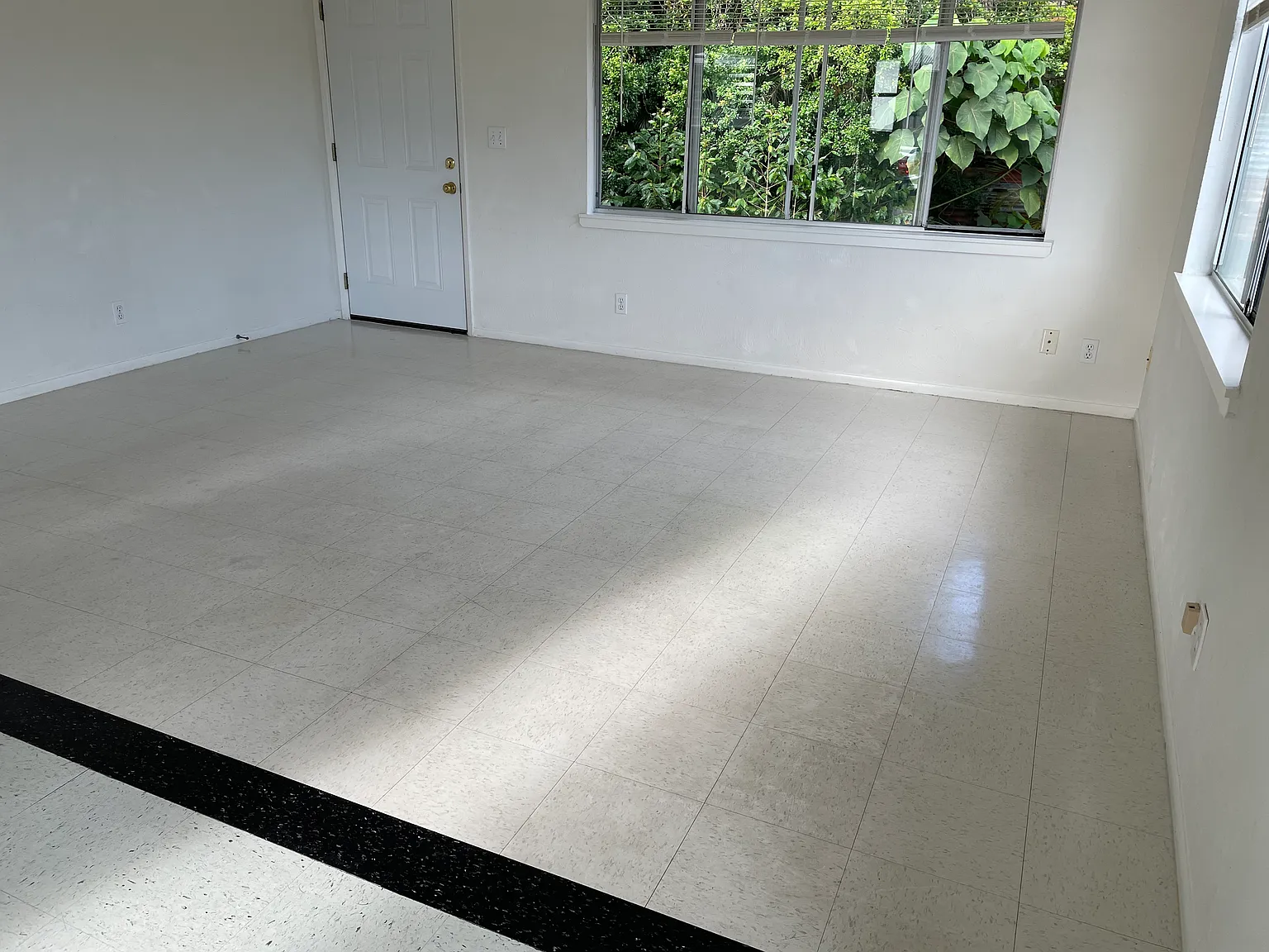 3 bed, 880 sqft, $2,100 — Photo 4