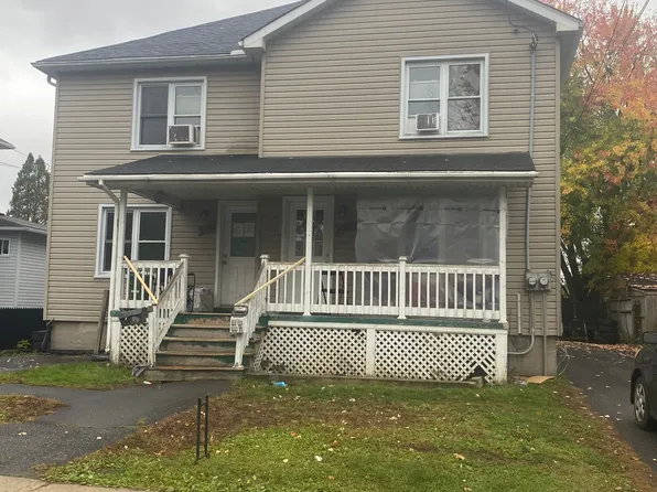 226 4th St W #1/2, Cornwall, ON K6J 2S1