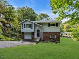 6 Missouri Trl, Hopatcong, NJ 07843