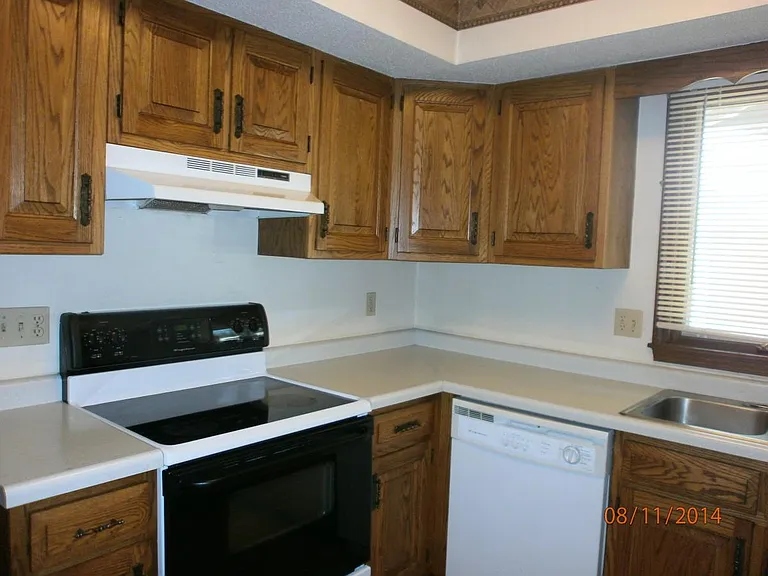 1702 Maynard Dr — Photo 6