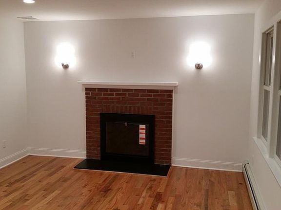2nd image of 60 Washington Pl