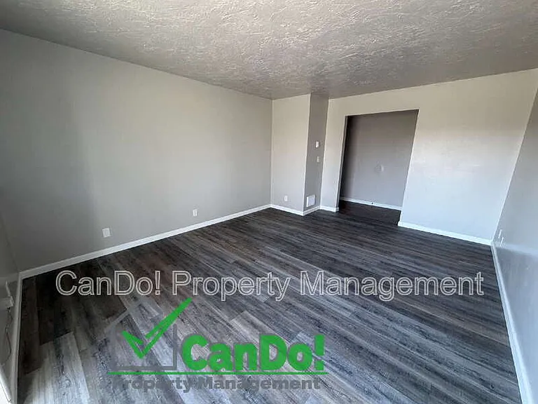 240 Carol Dr #3 — Photo 3