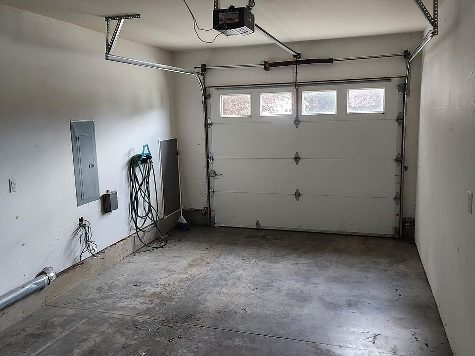 Garage, door view