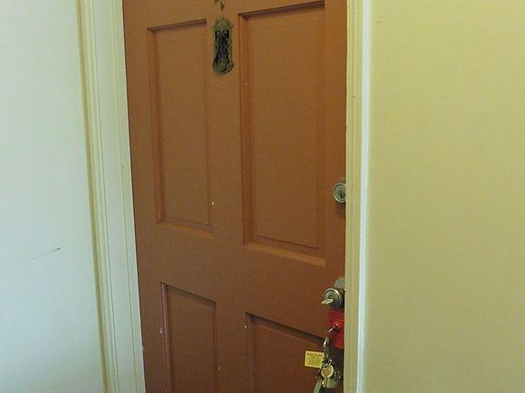 3rd image of 263 Covina Ave APT 4