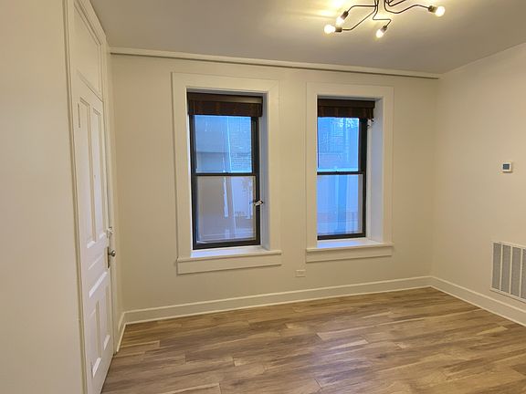 5th image of 1331 N Ashland Ave Suite 2M