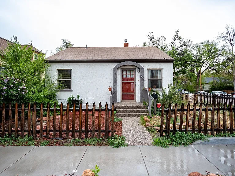 922 E High St — Photo 1