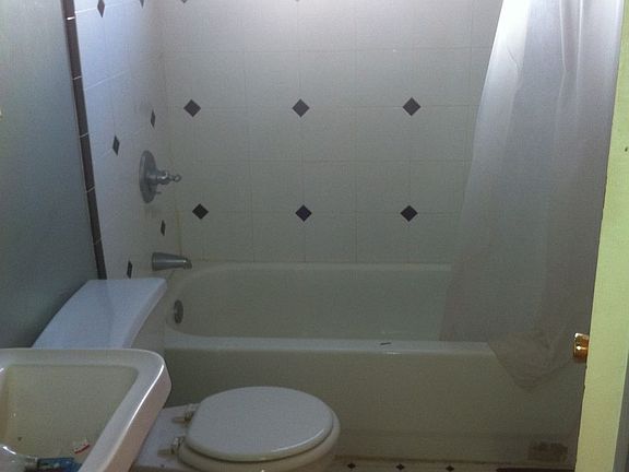 4th image of 3502 N Hawthorne Ln